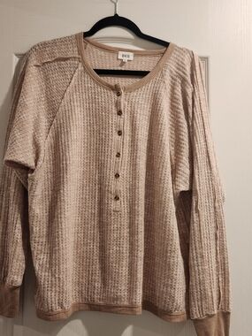 BKE Waffle Knit Henley Top in Light Taupe L Euc